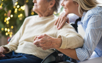 Tips for holiday family gatherings with those experiencing dementia symptoms